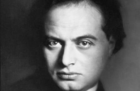 Black and white headshot of poet Franz Werfel.
