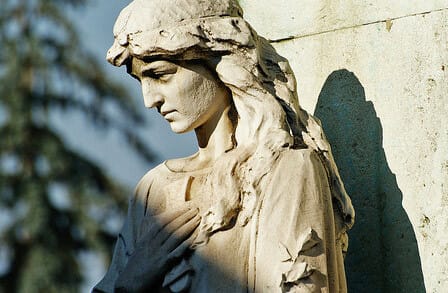 Image of a sorrowful statue