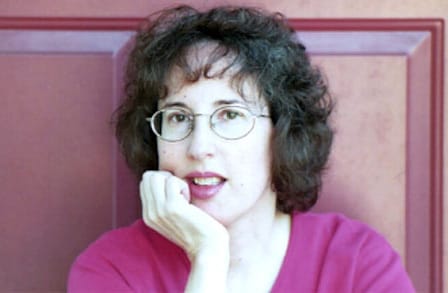 Headshot of poet Lisa Barnett.