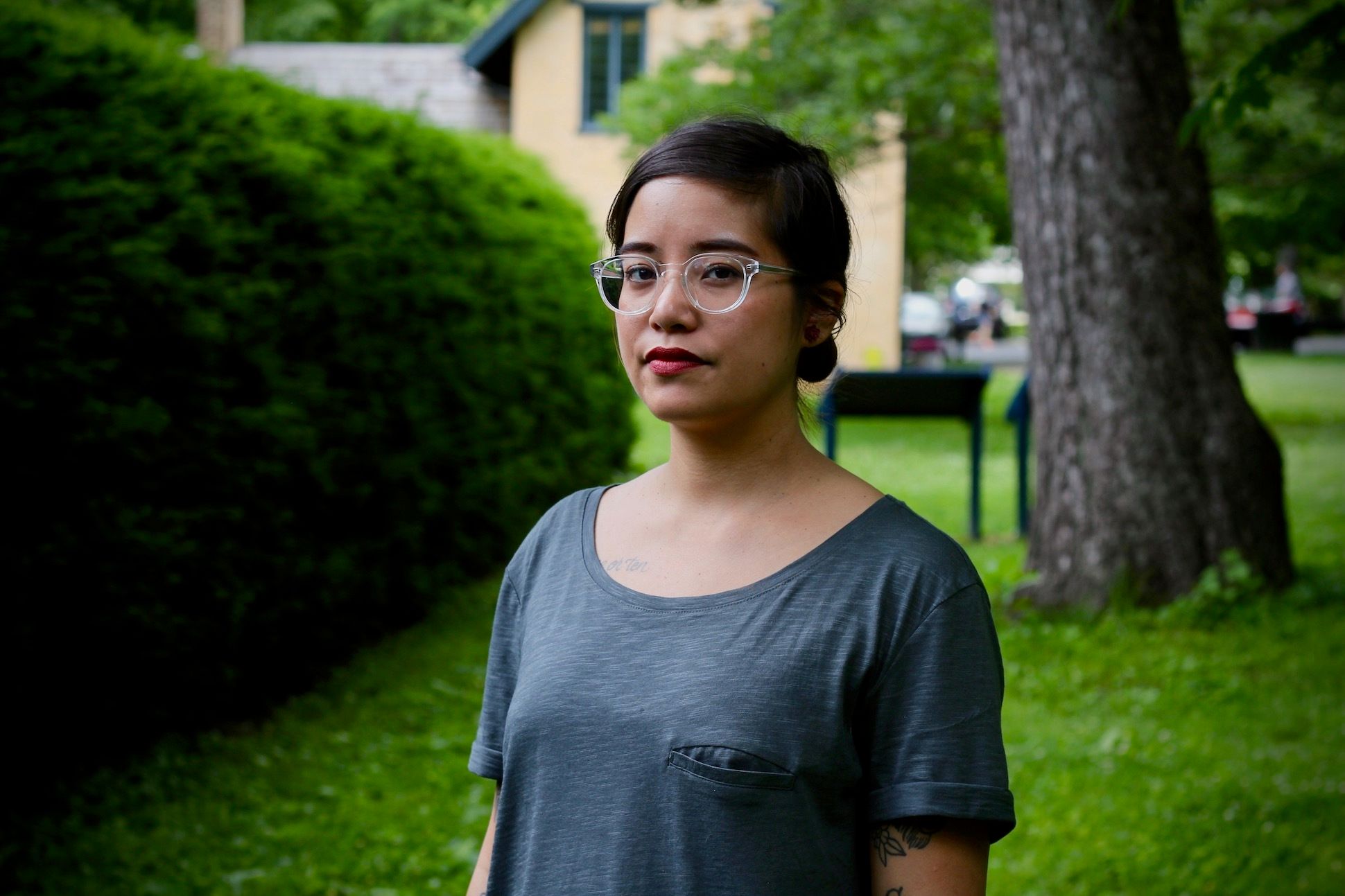 Woman wearing a t-shirt in a garden