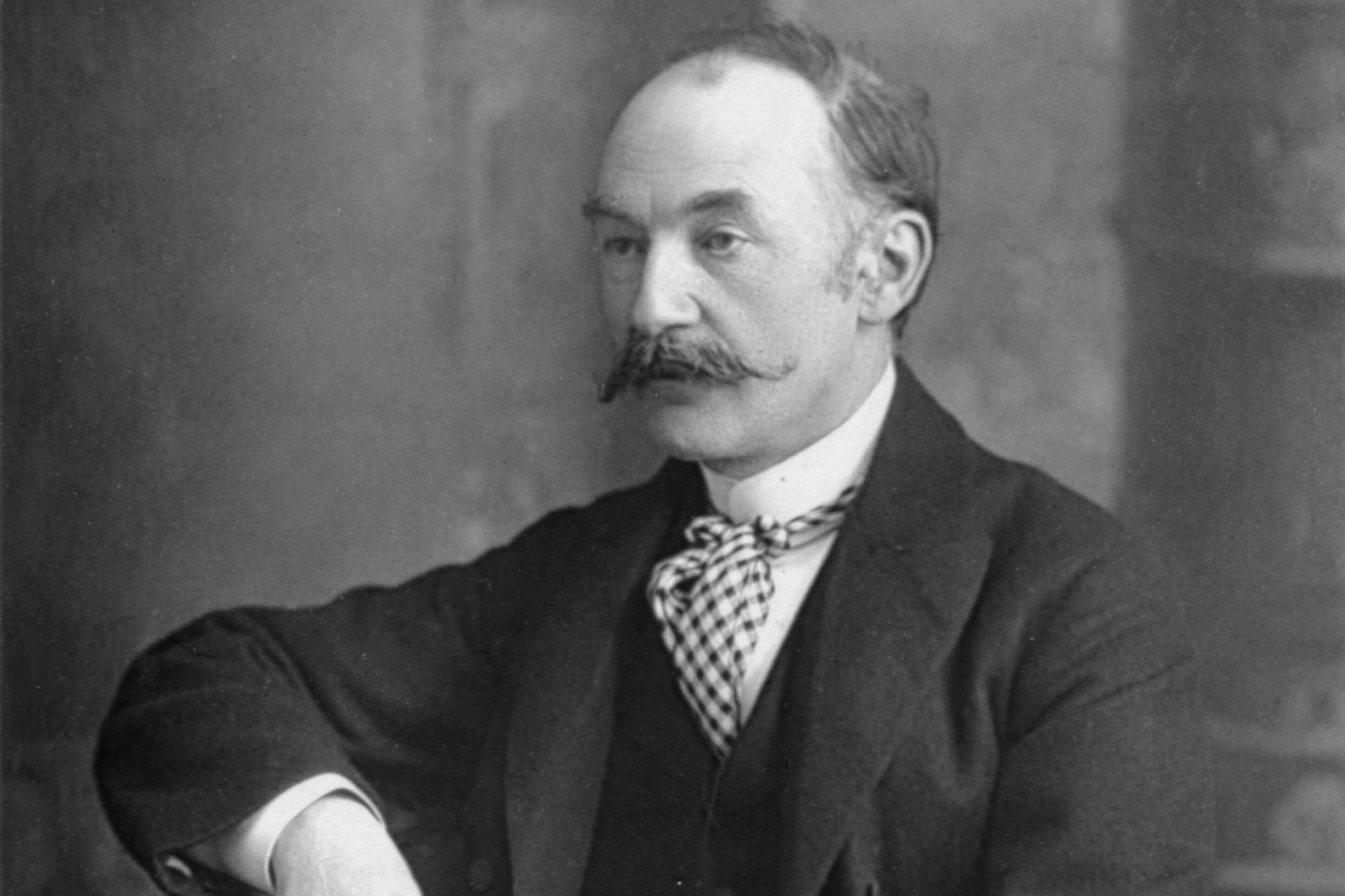 Black and white photograph of Thomas Hardy sitting.