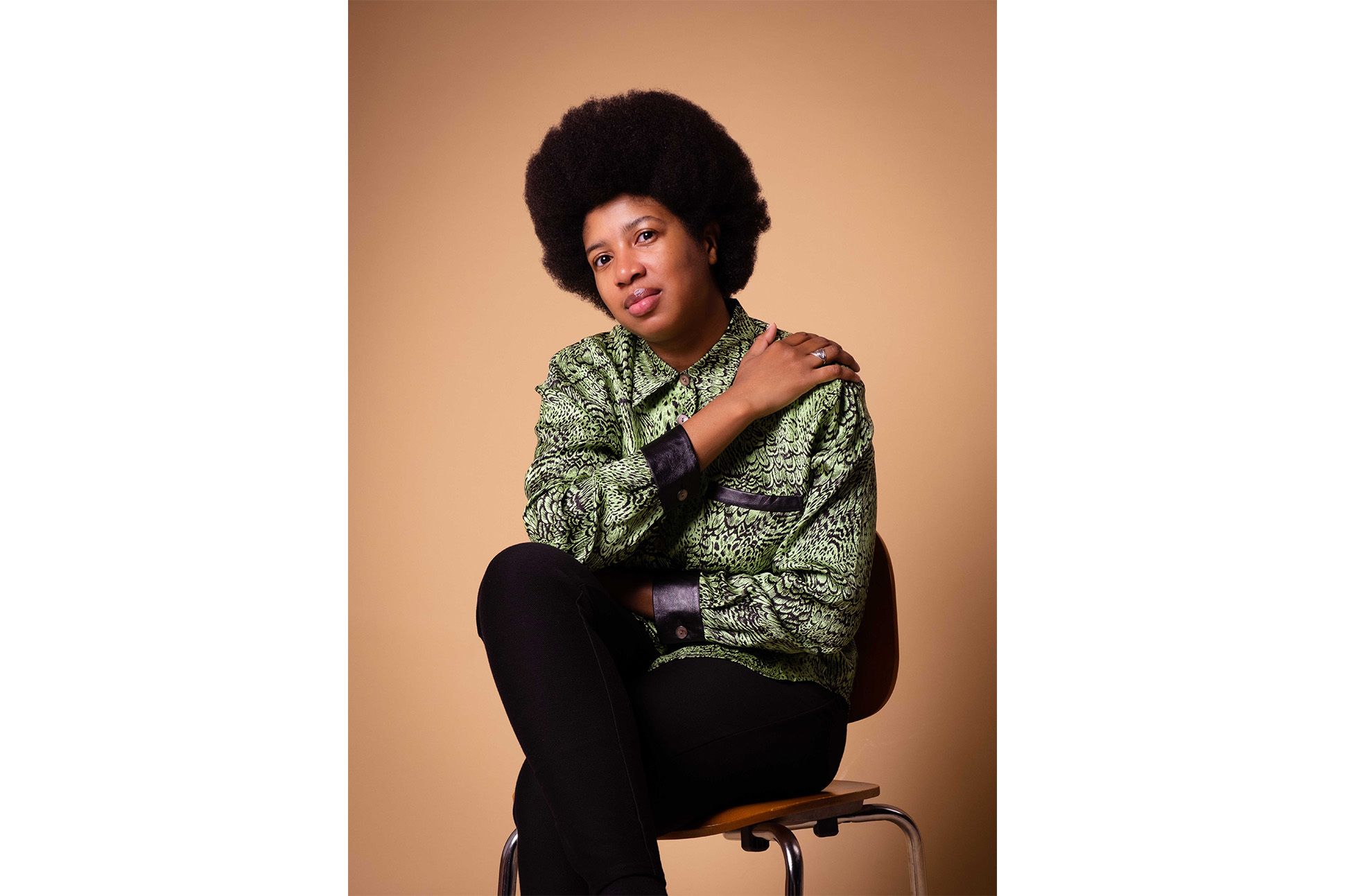 Headshot of poet Sa Whitley