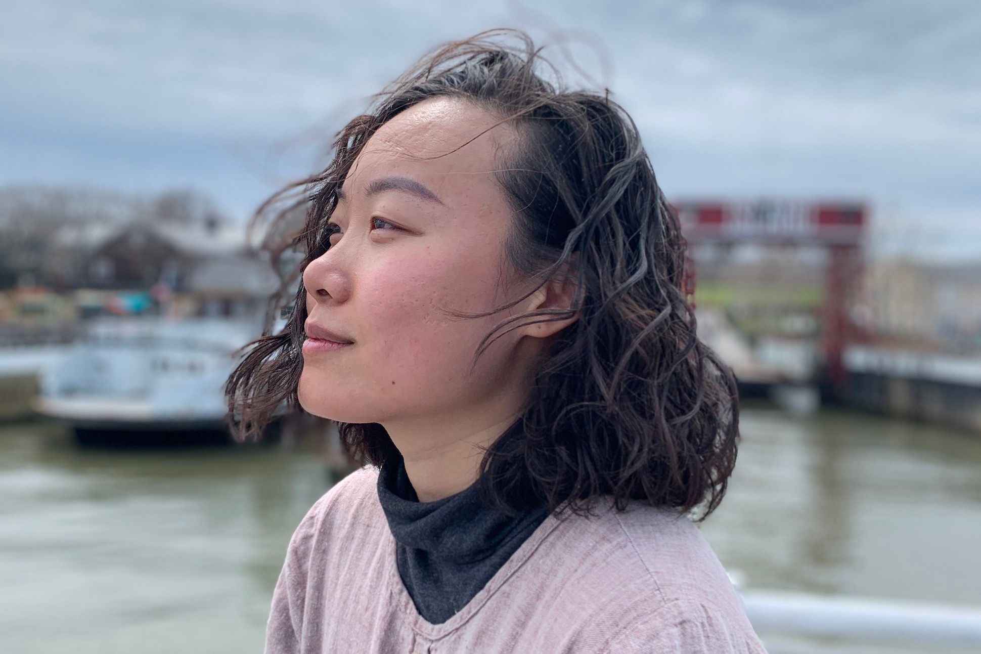 Headshot of poet Winniebell Zong