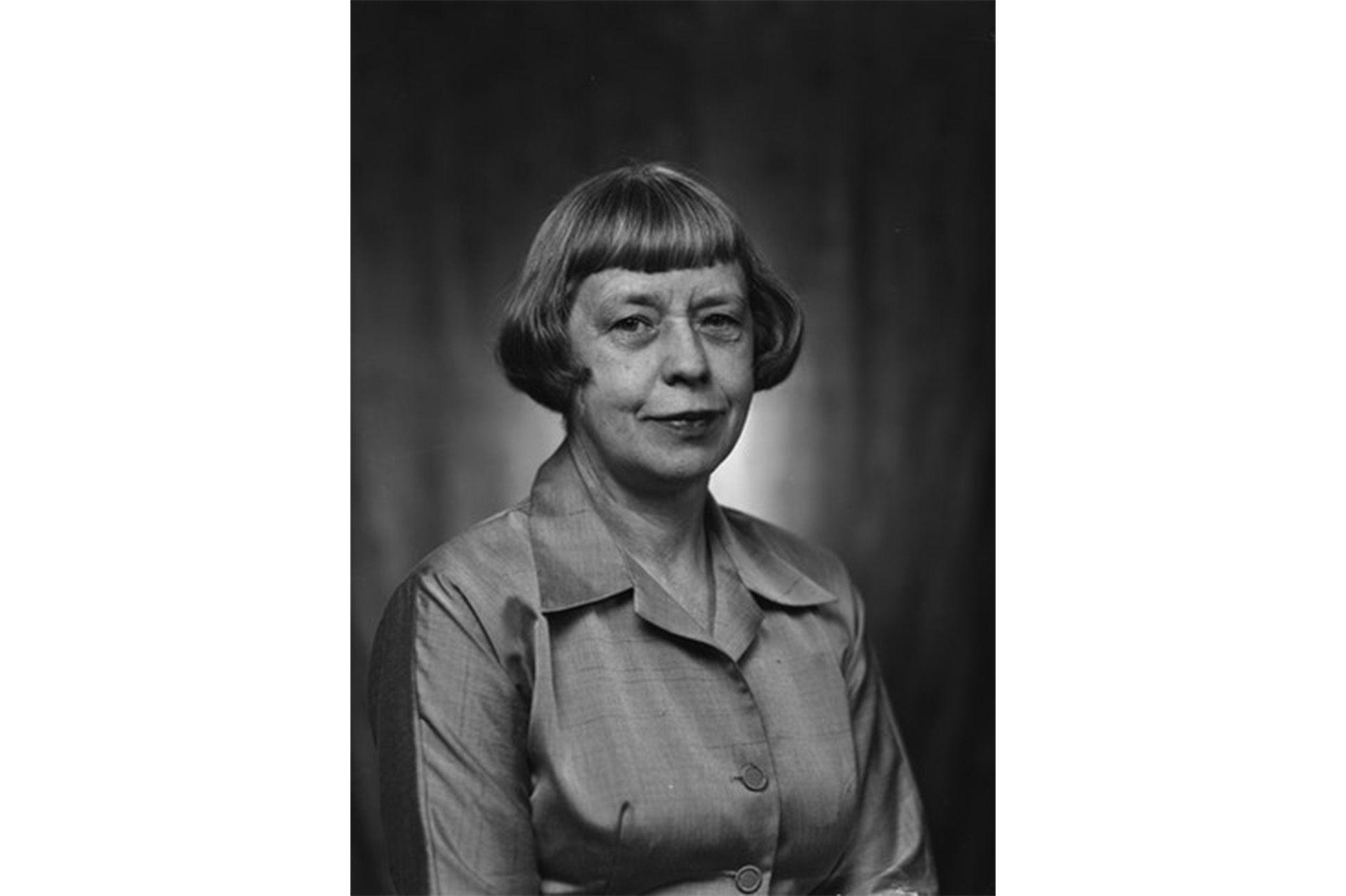 Black and white portrait of poet Léonie Adams