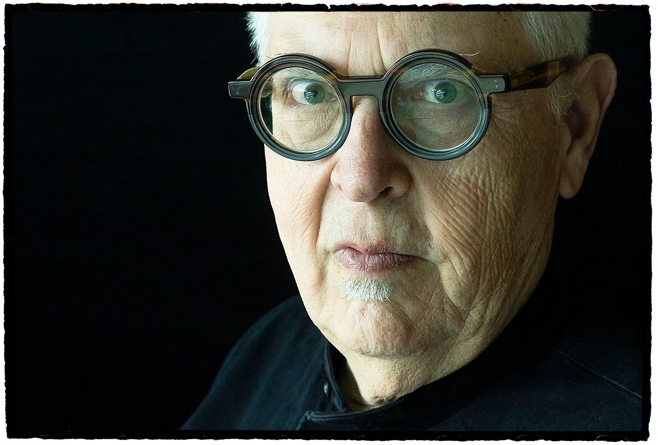 Headshot of Víctor Rodríguez Núñez